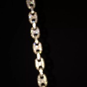 Iced out Gucci link bracelet in 18k vermeil gold